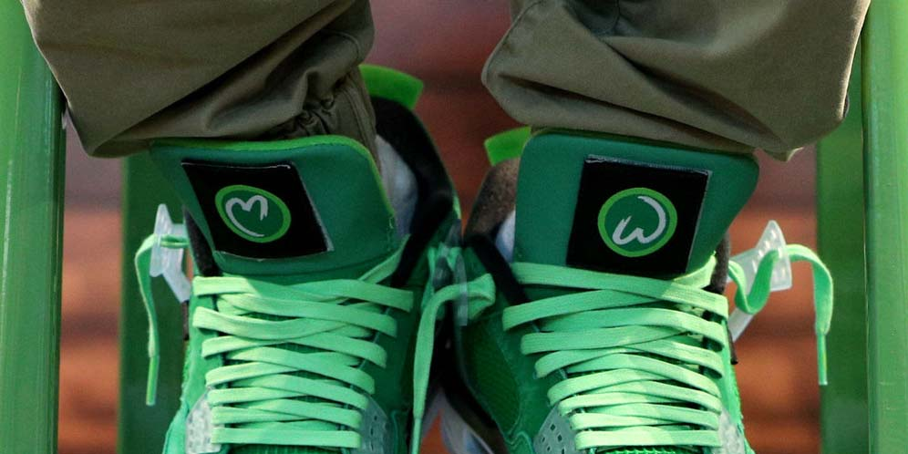 Mark Wahlberg Rilis Air Jordan 4 Limited Edition Serba Hijau thumbnail